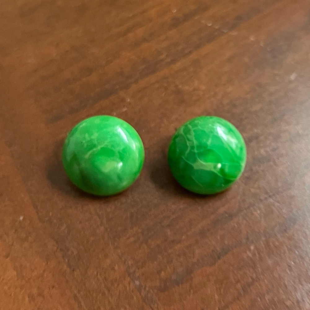 Vintage Marbled Green Clip Earrings er2 - Picture 2 of 6